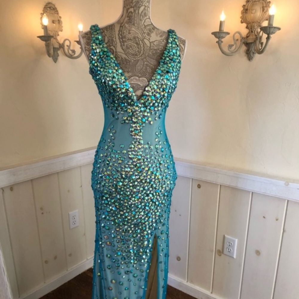 Renaissance Collection Turquoise Crystal Gown Size 6 Pageant Prom